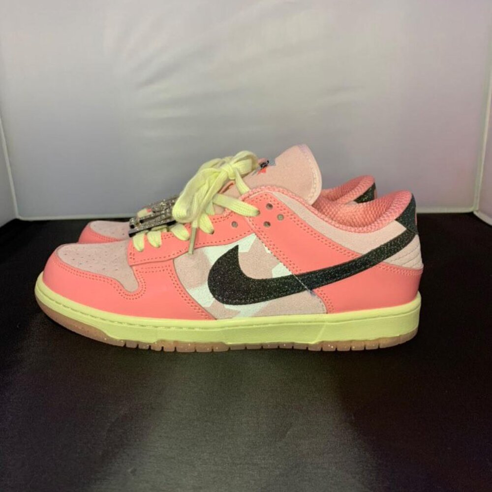 Barbie x low sb dunks